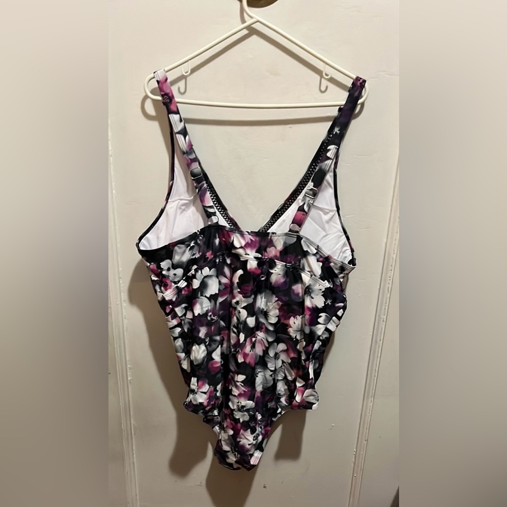 Floral Print Swimsuit - Picture 2 of 9